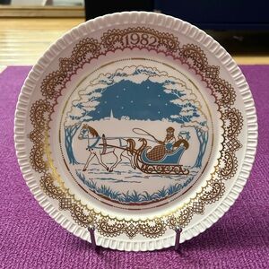 Spode 1982 1st Series Christmas Pastimes Collection Plate 8”, “Sleigh Ride”